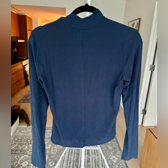 ALO Yoga Ribbed Sea Coast Mockneck Long Sleeve - Navy, Size Medium - Picture 6 of 7